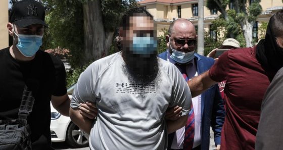 Νέα προθεσμία ζήτησε ο υπό καθαίρεση ιερώμενος που επιτέθηκε με βιτριόλι