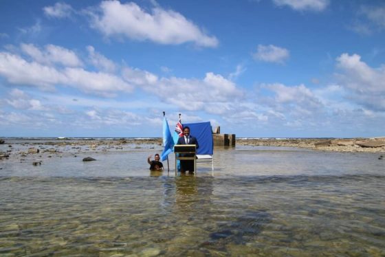 Μέσα από τη θάλασσα η ομιλία Υπουργού του Τουβαλού για την κλιματική αλλαγή