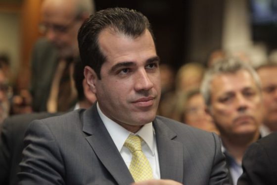 «Δεν μπορούν οι ΜΕΘ να μπαίνουν σε μικροκομματική διάσταση», μας λέει ο Πλεύρης