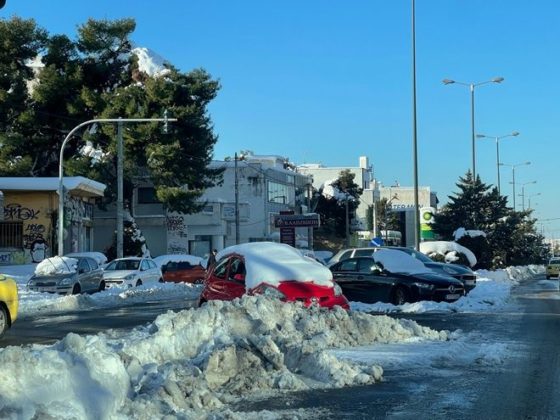 Παρατημένα οχήματα στους δρόμους για τρίτη μέρα – Η εικόνα σε Μεσογείων, Μαραθώνος και Αττική Οδό