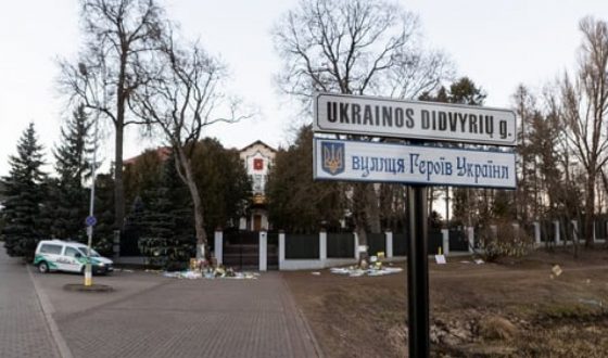 Λιθουανία: Μετονόμασε το δρόμο της ρωσικής πρεσβείας σε «Οδό Ουκρανών Ηρώων»