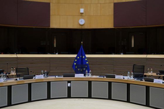 Ευρωπαϊκή Επιτροπή: «Τα χρήματα υπάρχουν, αλλά οι κυβερνήσεις δεν τα χρησιμοποιούν αποτελεσματικά»