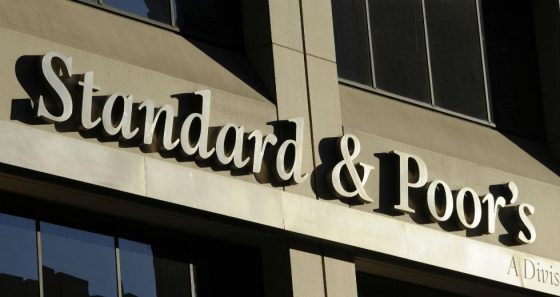 S&P: Αναβάθμισε το ελληνικό αξιόχρεο σε BBB με σταθερές προοπτικές