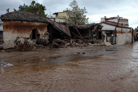 Ξανά στο εδώλιο για τη φονική πλημμύρα στη Μάνδρα – Τρίτη δίκη ενόψει παραγραφής