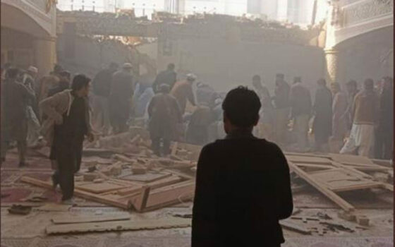 28 νεκροί και 150 τραυματίες μετά από έκρηξη σε τέμενος στο Πακιστάν – «Πιθανή επίθεση αυτοκτονίας»