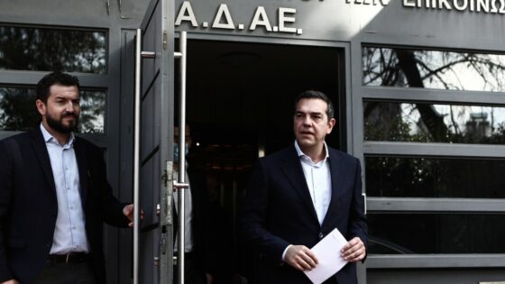 Στη Βουλή φέρνει ο Τσίπρας τα ονόματα από το πόρισμα της ΑΔΑΕ για τις παρακολουθήσεις
