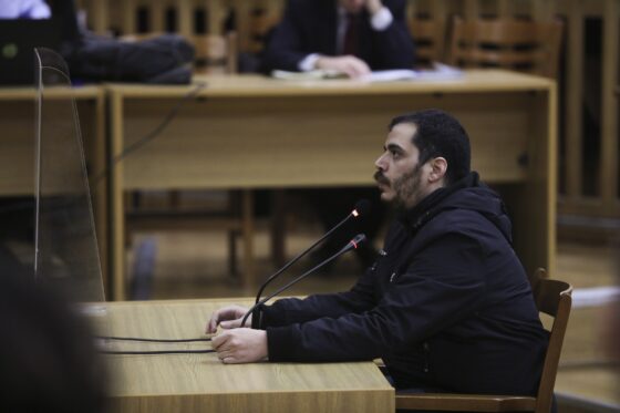 Δίκη Χ.Α.: «Ελάτε εδώ κότες, θα σας σφάξουμε» – «Πολιτική πράξη» η δολοφονία Φύσσα, η κατάθεση του φίλου του, Μιχάλη Ξυπόλυτου