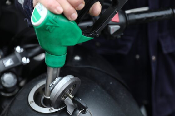 Άγγιξε τα 2 ευρώ η τιμή της βενζίνης – Νέο κύμα ανοδικής πορείας