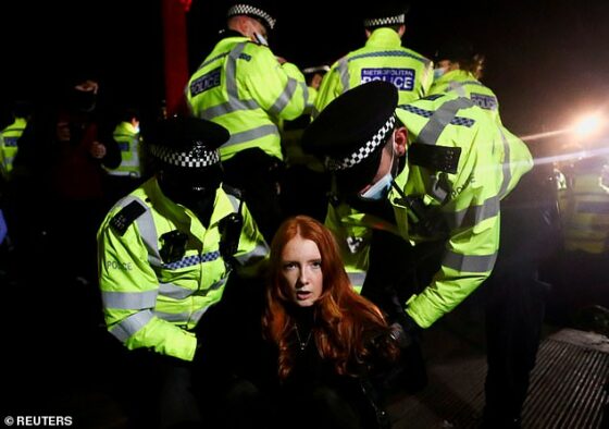 «Ομοφοβική, μισογυνική και βαθιά ρατσιστική», η αστυνομία του Λονδίνου