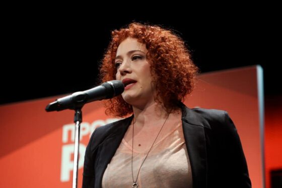 Για την διασφάλιση του δικαιώματος ψήφου στους εργαζόμενους στον τουρισμό, στις νέες και τους νέους που δουλεύουν στη «βαριά βιομηχανία» της χώρας