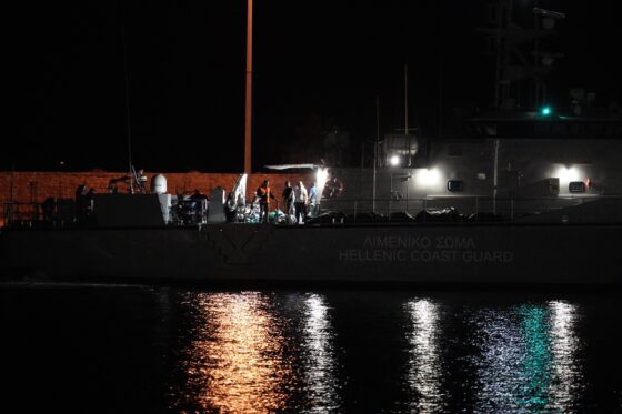 Guardian για το ναυάγιο της Πύλου: Έρευνα με χρήση υψηλής τεχνολογίας υποδηλώνει ως υπεύθυνο το Λιμενικό για τη βύθιση του αλιευτικού