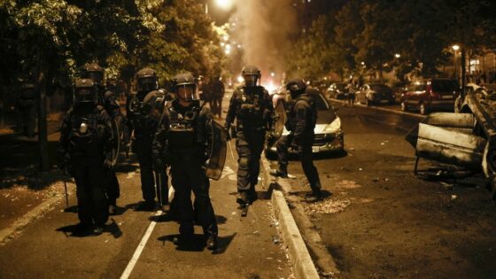 Γαλλία: Ο Μακρόν κατεβάζει 130.000 αστυνομικούς την ημέρα της Βαστίλης