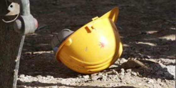 Εργατικό δυστύχημα στην Μάνδρα με θύμα οικοδόμο – «Ευθύνη της εταιρείας και της κυβέρνησης ΝΔ», λέει το Συνδικάτο Οικοδόμων