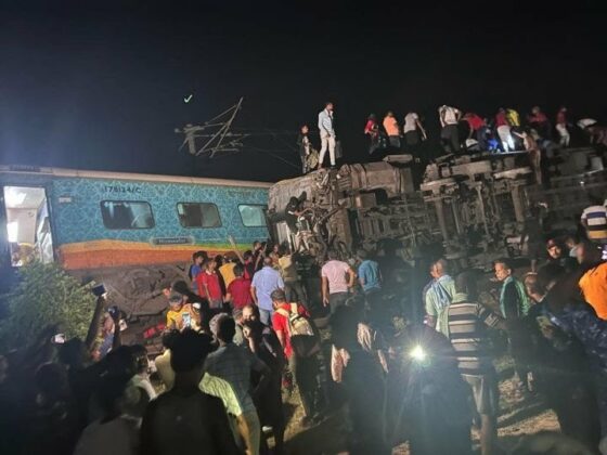 Ινδία: Επιβατική αμαξοστοιχία συγκρούστηκε με εμπορευματική – Τουλάχιστον 50 νεκροί και 179 τραυματίες