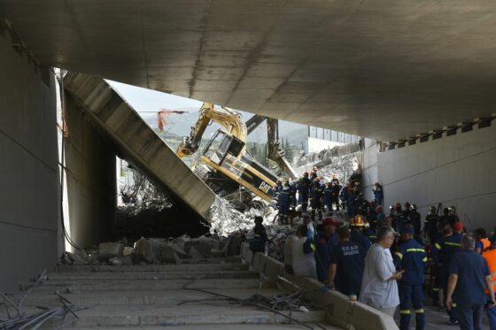 Τέσσερις συλλήψεις για τη φονική κατάρρευση της γέφυρας στην Πάτρα – Συνεχίζονται οι έρευνες για ανθρώπους στα χαλάσματα