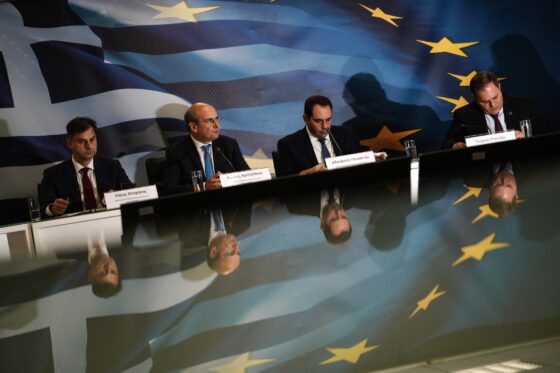 Μέτρα για «στήριξη των εισοδημάτων» και «πάταξη της φοροδιαφυγής» ανακοίνωσε ο Χατζηδάκης