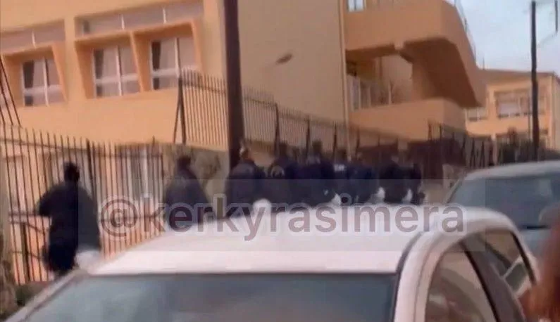 Προσήγαγαν μαθητές σε υπό κατάληψη σχολεία στην Κέρκυρα