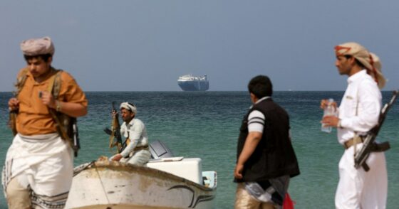 Κόλπος του Άντεν: Πλήγματα των Χούθι σε αμερικανικό εμπορικό πλοίο που διαχειρίζεται ελληνική ναυτιλιακή εταιρεία