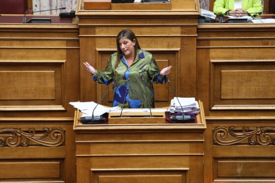 Κωνσταντοπούλου στη Βουλή: «Έχει εξαντλήσει τα κουπόνια της συγγνώμης ο Μητσοτάκης – Μας λέει ότι δε θέλει να ακούσει από την αντιπολίτευση ότι κατακάηκε η χώρα»