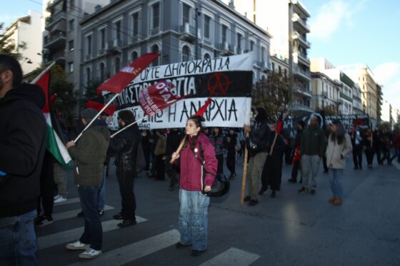 Πολυτεχνείο: Σε εξέλιξη η μεγάλη πορεία προς την αμερικανική πρεσβεία