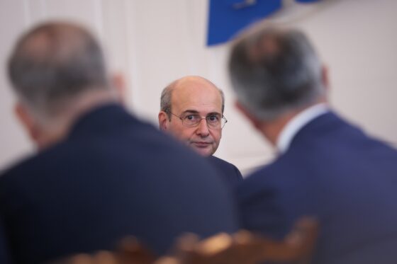 Την ιδιωτικοποίηση των μικρών περιφερειακών αεροδρομίων το 2025 προανήγγειλε ο Χατζηδάκης