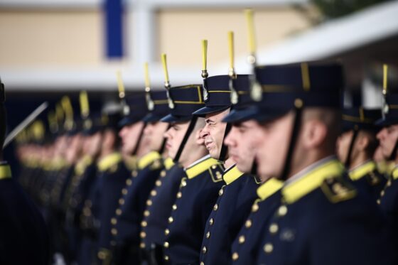 Σχετικά με τις πρόσφατες αθρόες παραιτήσεις νεαρών στρατιωτικών