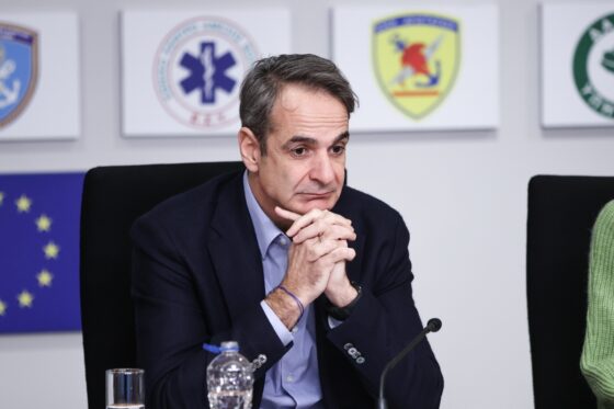 Ο Πρωθυπουργός που βάζει το κεφάλι του στην άμμο