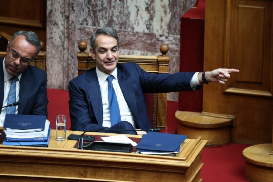 Κατατέθηκε η πρόταση δυσπιστίας κατά της κυβέρνησης – «Να ξεκινήσει αμέσως η συνεδρίαση, δεν πιστεύω να είστε απροετοίμαστοι» λέει ο Μητσοτάκης