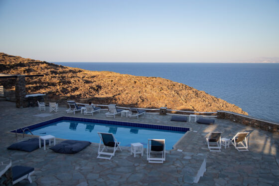 Μπετά και αφαλάτωση: Ένα ελληνικό νησί παλεύει με τη λειψυδρία και τον υπερτουρισμό