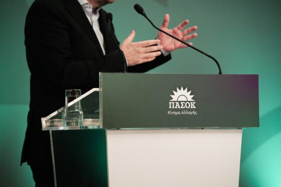 Διαγράφεται ο Γιώργος Λαμπράκης από μέλος του ΠΑΣΟΚ αφού συνελήφθη για την εμπλοκή του σε κύκλωμα του ΟΠΕΚΕΠΕ