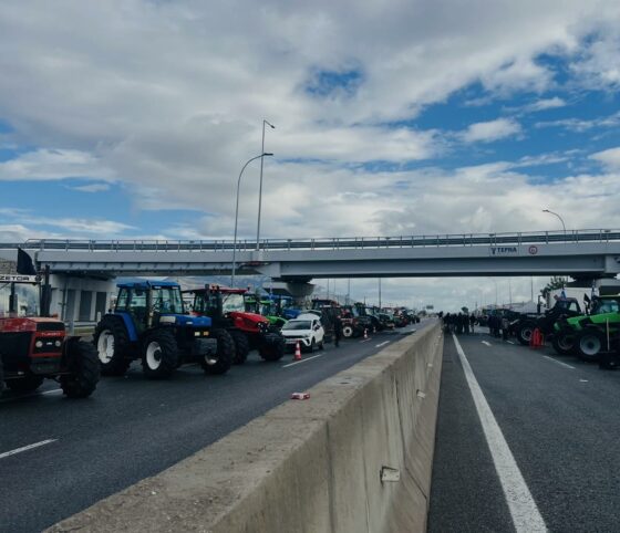 Το TPP στο μπλόκο της Θήβας: Aπό πιτσιρίκια διάλεξαν να είναι αγρότες, τώρα «την πληρώνουν για έναν Χασάπη, ένα Φραπέ και έναν Μαγειρία»