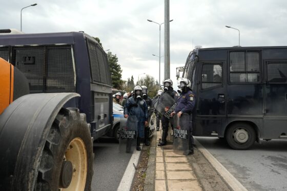 ΜΑΤ και χημικά σε αγροτικό συλλαλητήριο στην Κρήτη