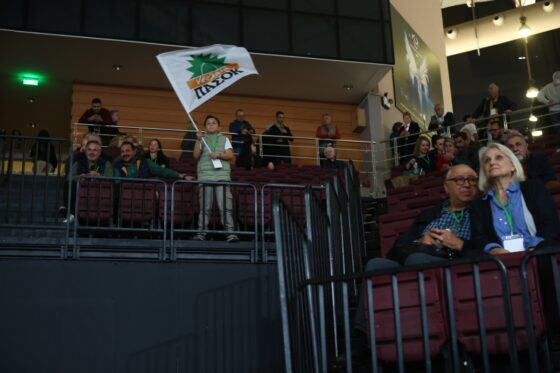 Συνέδριο ΠΑΣΟΚ: «Όχι» στη Νέα Δημοκρατία και εκτόνωση της έντασης