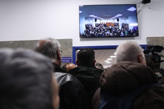 ΚΚΕ: Κυβέρνηση και κράτος να συνεχίζουν τα παιχνίδια με τον πόνο των συγγενών των θυμάτων Τεμπών