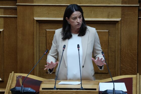 Κεραμέως: Σε επεξεργασία νομοσχέδιο για την ισότητα των αμοιβών μεταξύ γυναικών και ανδρών για όμοια εργασία