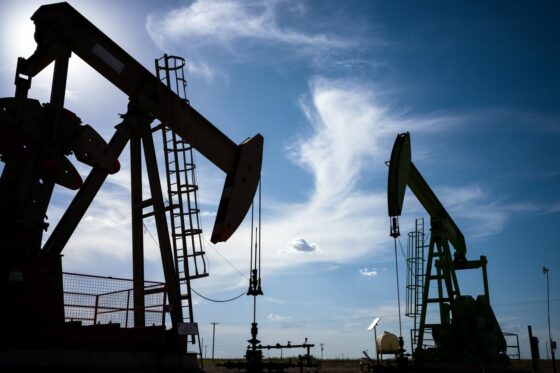 Greenpeace: Ο πόλεμος κατά του Ιράν αποφέρει νέα κέρδη-ρεκόρ στους πετρελαϊκούς κολοσσούς, ενώ τα νοικοκυριά πληρώνουν το τίμημα