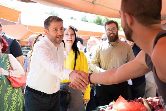 &Alpha;&nu;&delta;&rho;&omicron;&upsilon;&lambda;ά&kappa;&eta;&sigmaf;: &laquo;&Tau;&rho;ί&tau;&eta; &tau;&epsilon;&tau;&rho;&alpha;&epsilon;&tau;ί&alpha; &Nu;έ&alpha;&sigmaf; &Delta;&eta;&mu;&omicron;&kappa;&rho;&alpha;&tau;ί&alpha;&sigmaf; &sigma;&eta;&mu;&alpha;ί&nu;&epsilon;&iota; &tau;&rho;ί&tau;&eta; &tau;&epsilon;&tau;&rho;&alpha;&epsilon;&tau;ί&alpha; &alpha;&kappa;&rho;ί&beta;&epsilon;&iota;&alpha;&sigmaf;&raquo;